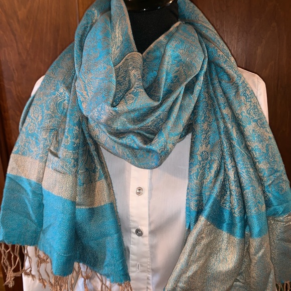 Scarf - Picture 3 of 4